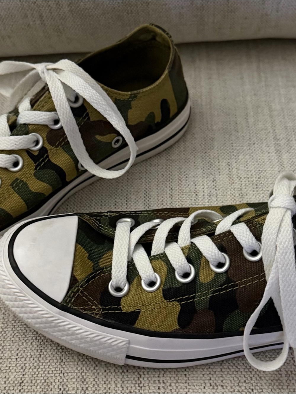 Women’s Converse camouflage lace up tennis shoes - Picture 2 of 8